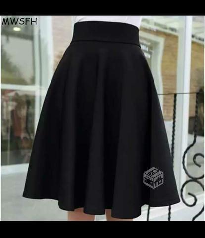 Falda negra circular