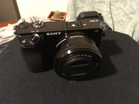 Sony a6000 + lente + bolso