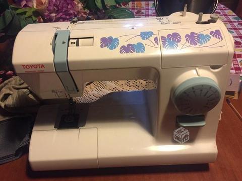 Maquina de coser Toyota