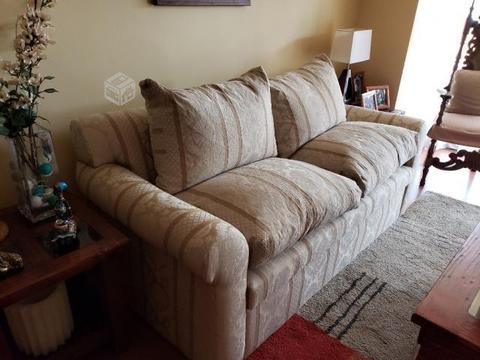 hermoso sofá, cojines de pluma