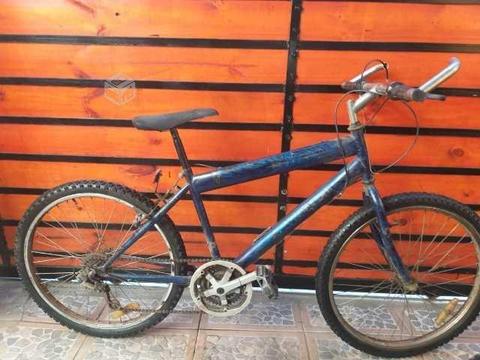 Bicicleta azul MTB