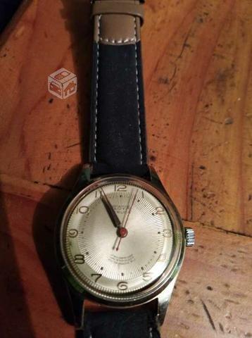 Hermoso Reloj años 50 marca Flova, con mantencion