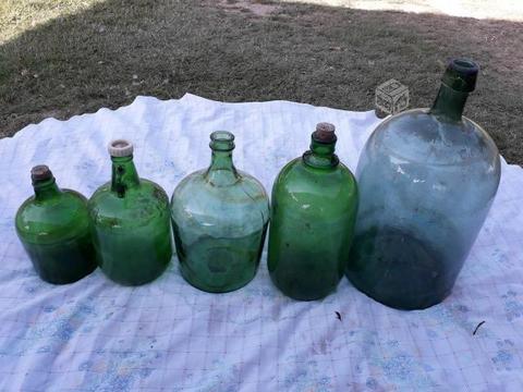 Botellones de vidrio antiguos