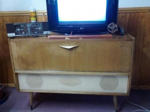 Radio mueble antigua