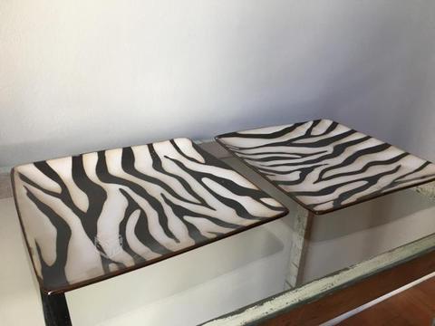 Platos cuadrados / fuentes / zebra / animal print