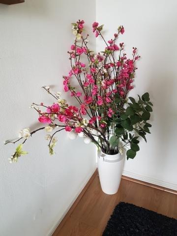 Florero con flores decoracion