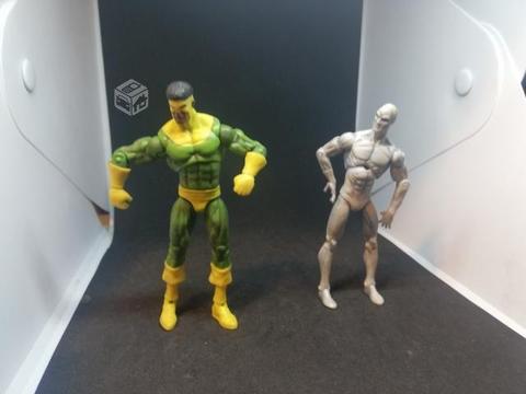 Dos figuras marvel universe