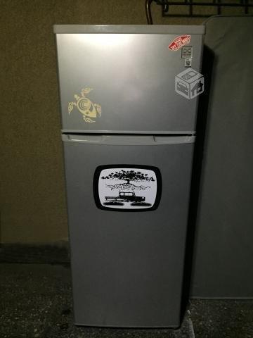 Refrigerador DAEWOO Semi nuevo