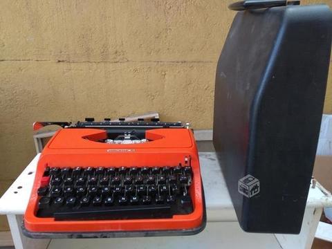 Maquina de escribir Funcionando Precio conversable