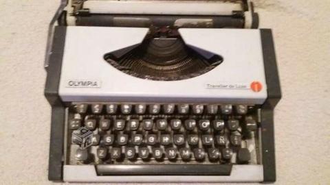 Máquina a escribir OLYMPIA TRAVELLER DE LUXE