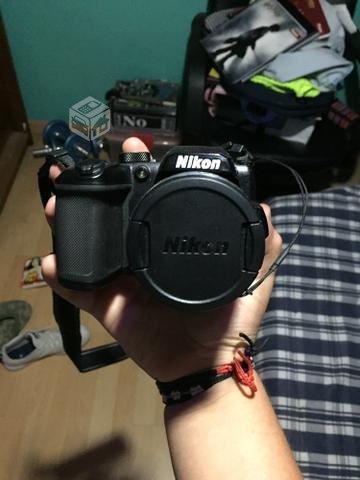 Cámara Nikon Colpix B500 y iPod Touch 4g de 8gb