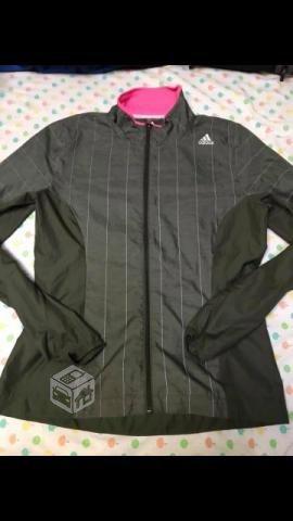 Adidas dice L pero es M