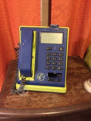 Clasicco telefono publico antiguo