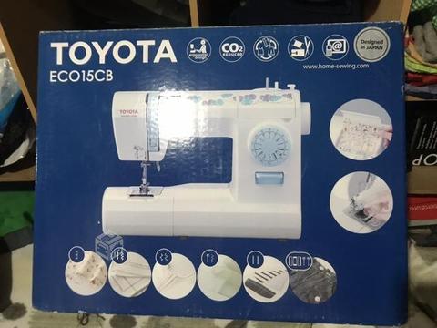Máquina de coser Toyota ECO 15CB