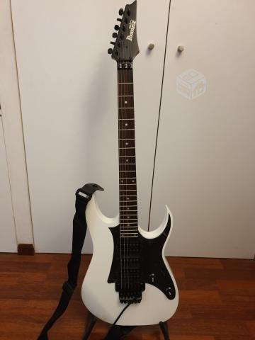 Guitarra Ibanez GRG250p con muchos accesorios