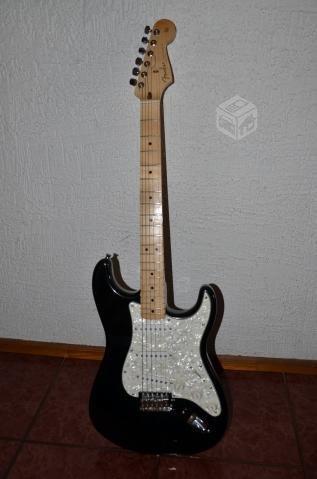 Guitarra Fender Tratocaster With Synchronized trem