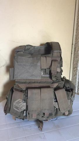 Chaleco Flyye Force Recon Vest color Coyote