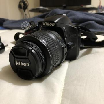 Cámara Nikon d3200 con lente 18-55