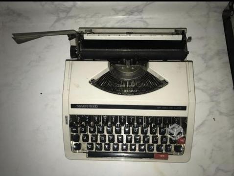 Maquina de escribir silver reed funcionando