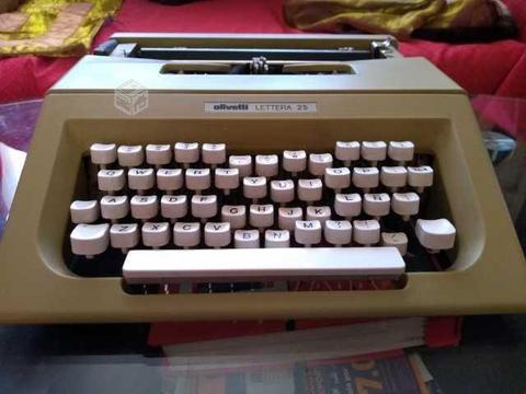 Maquina de escribir Olivetti lettera 25