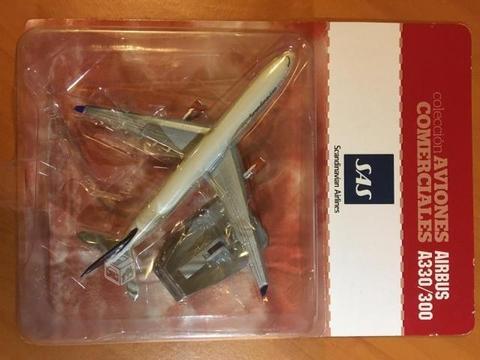 Avion a escala 1:500 scandinavian a330-300 Sellado