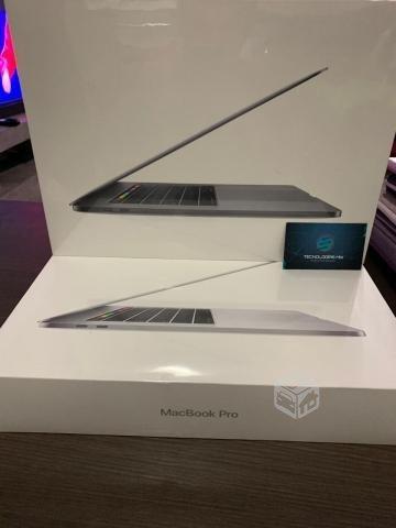 Apple MacBook Pro TouchBar 15 2018 i7/16GB/256
