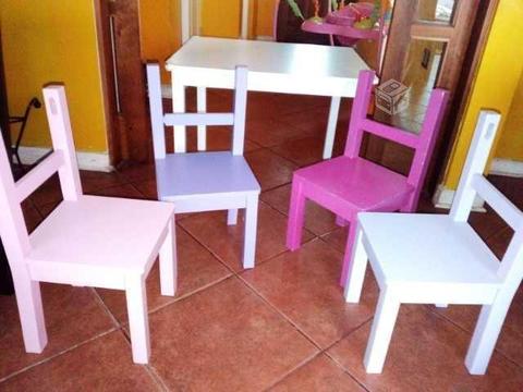 4 sillas+mesa infantil
