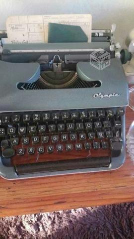 Maquina de escribir con caja original