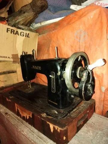 Maquina de coser antigua marca Inaco españa