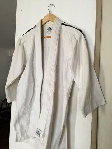Judogi blanco adidas / judogi azul okasaan