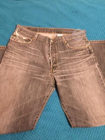 Jeans levis modelo 501 para hombre