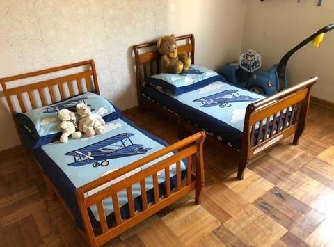 Hermosa cama para niños