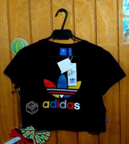Top Adidas Originals nuevo