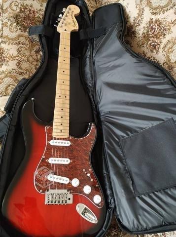 Guitarra Fender Squier Standard