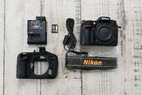 Nikon D7100 + Accesorios