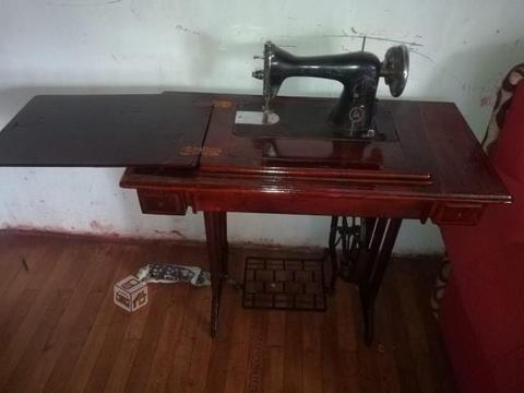 Maquina de coser antigua