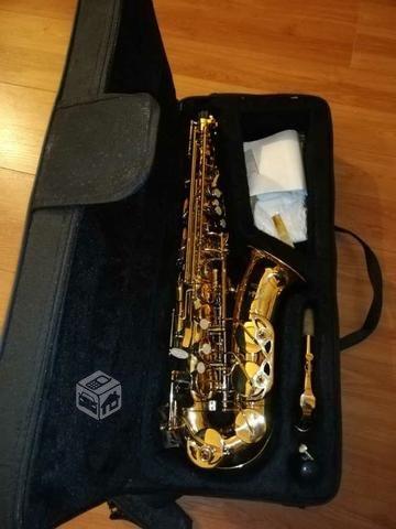 Saxofon nuevo
