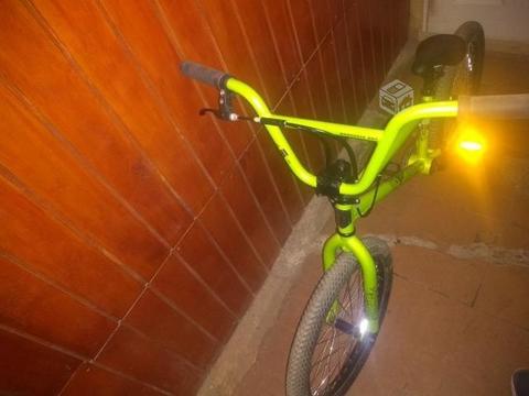 Bmx Mongoose Legion L10 aro 20