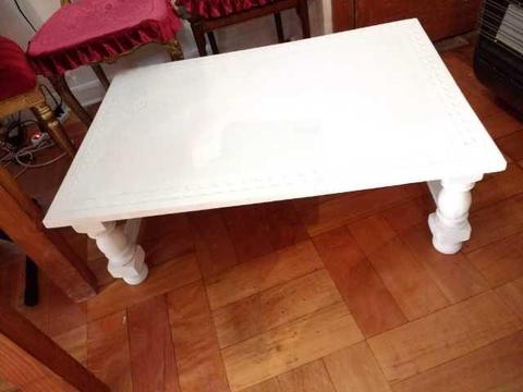 Mesa . madera tallada