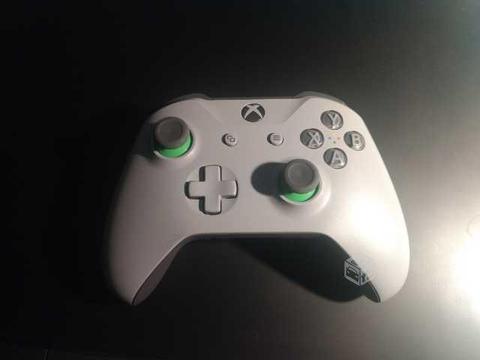 Control Xbox One gris / verde original