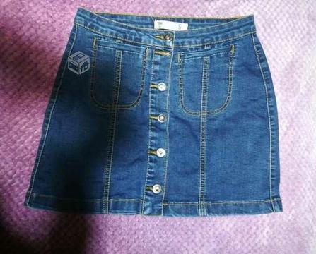 Falda elasticada muy poco uso