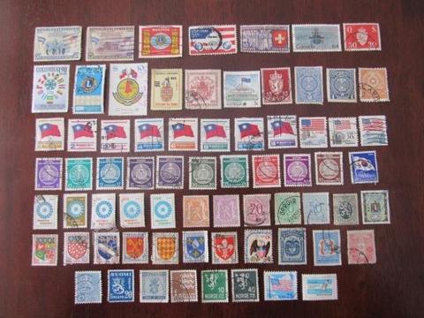 Lote 9 - 70 sellos (usados) de escudos y banderas