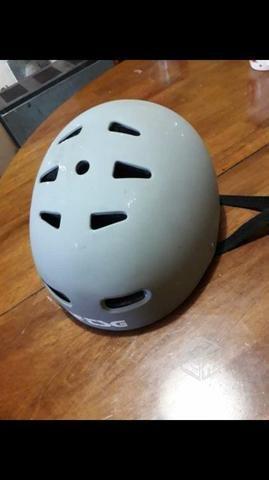 Casco bmx marca TSG