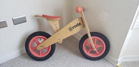 Bicicleta de madera Roda