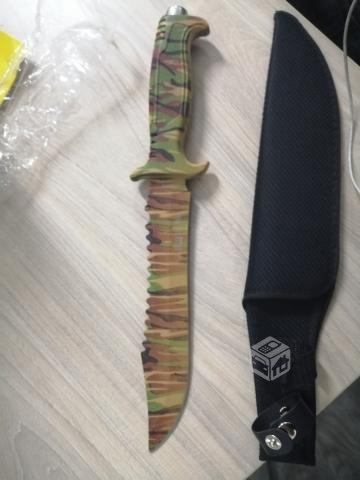 Cuchillo tipo comando marca columbia