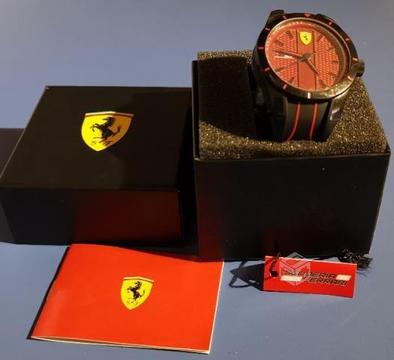 Reloj Ferrari original en caja, sin uso