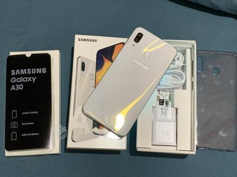 Samsung Galaxy A30 White