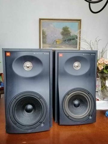 Parlantes JBL de estudio