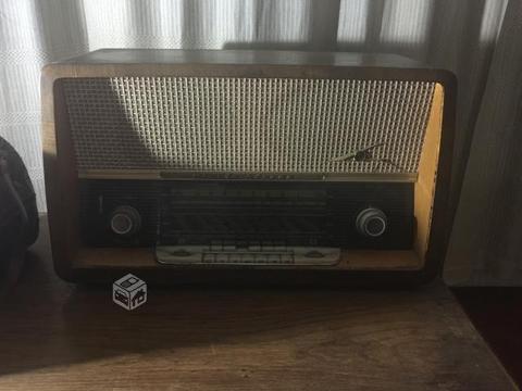 radio antigua Loewe Opta
