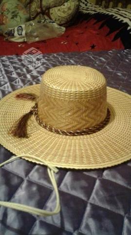 Sombrero de huaso elaborado en minbre